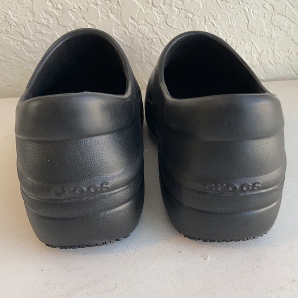 Crocs comfort slip resistant black clogs - Picture 5 of 9